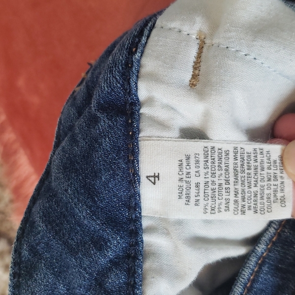 American Eagle Denim Shorts Size 4 Distressed Hem. Like New. - Picture 6 of 8